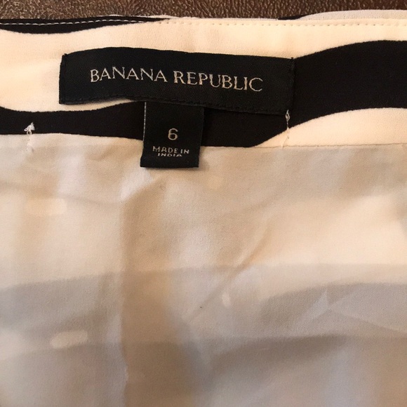 NWOT, Banana Republic pleated skirt. - Picture 4 of 8